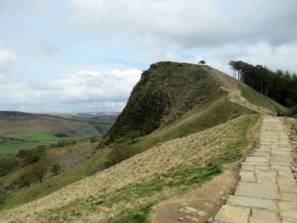 Looking east at Back Tor from the Great Ridge. The rocky cliff top provides stunning views on the Mam Tor Circular walk